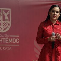 Sheinbaum a Sandra Cuevas: Es absolutamente autoritario borrar rótulos de puestos