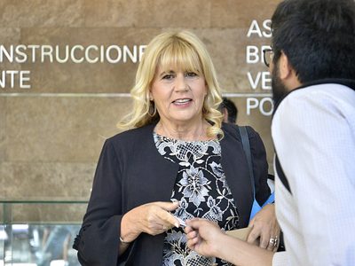 Por nuestros héroes: Losardo se comprometió a terminar de identificar a los caídos en Malvinas