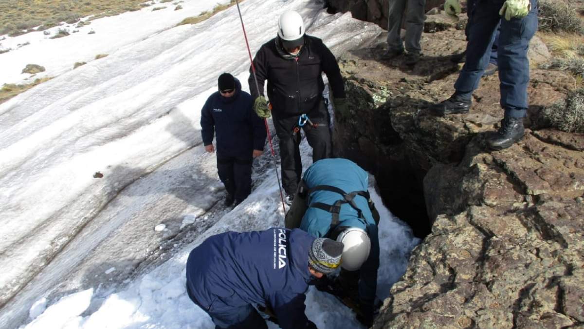 En determinados lugares, la nieve congelada supera los dos metros de altura. Fuente: (Daniel Signorile)