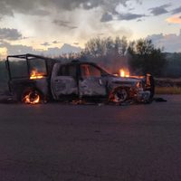 Policía de Coahuila frena a balazos el ingreso de 30 camionetas con pistoleros