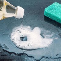 5 cosas que tenés que evitar limpiar con vinagre en tu hogar para no dañarlas