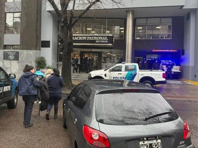 Un preso acusado de abuso sexual se arrojó de un cuarto piso en los tribunales