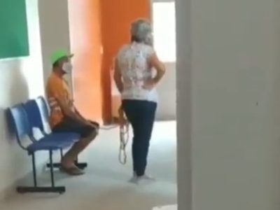 Mujer amarra a su esposo para que le apliquen la vacuna contra el covid-19 (Video)