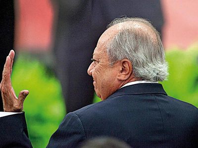 "Instrucción cumplida presidente", dice director de Pemex sobre jubilación de Romero Deschamps