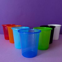 Con vasos descartables y un poco de imaginación, creá esta deco divina para la habitación de los más pequeños