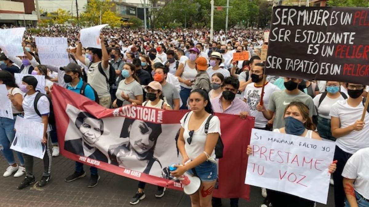 La marcha de integrantes de la Universidad de Guadalajara (UdeG)