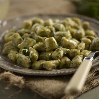 Ñoquis de espinaca con 2 ingredientes: deliciosos, rapidísimos de hacer y rendidores