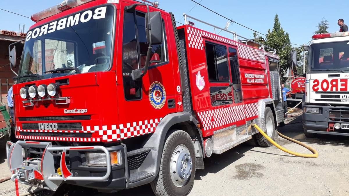 Bomberos voluntarios de Neuquén. Fuente: (Twitter)