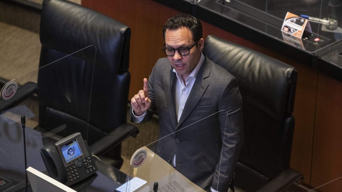 El coordinador de MC en el Senado, Clemente Castañeda