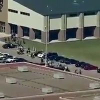 Joven de 18 años tirotea escuela en Texas; ya fue detenido