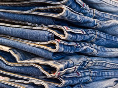 Street style: los jeans de moda que pisan fuerte esta primavera y qué corte te sienta mejor según tu silueta