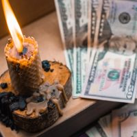 El poderoso ritual con solo 3 ingredientes para alejar la envidia y que el dinero te rinda