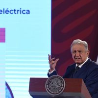Vendepatrias, fue vergonzoso ver al PRI como palero del PAN: AMLO tras rechazo a reforma eléctrica