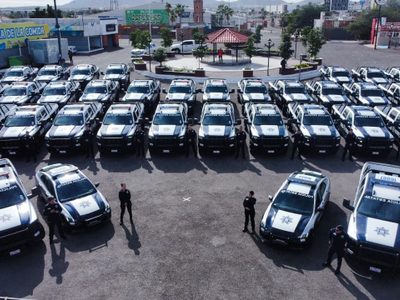 Gobernador Durazo duplica estado de fuerza con más patrullas y reconoce a policías en su día