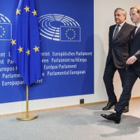 Zuckerberg pide perdón en la Eurocámara por robo de datos en Facebook