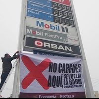 Profeco coloca las primeras lonas de advertencia en gasolineras con precios altos