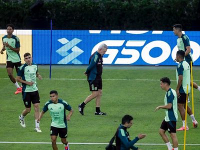 El proyecto de hacer “el mejor Mundial de la historia”, prendido con alfileres
