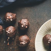 Bombones fit de chocolate y naranja: una receta para salir del antojo y comer rico y saludable
