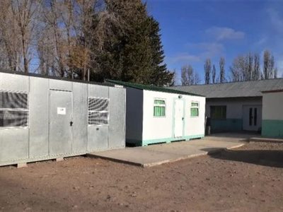 Alumnos de escuela de Paso Aguerre “no tienen banco donde sentarse”
