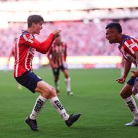 Doblete de Armando González impulsa la victoria 4-3 de Chivas sobre San Luis