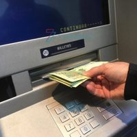 IFE: quiénes cobran este lunes el bono de 10.000 pesos que otorga la ANSES