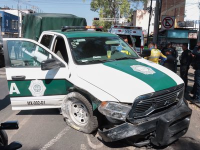 Conductor ebrio choca contra una patrulla y lesiona a ocho policías en la alcaldía Benito Juárez