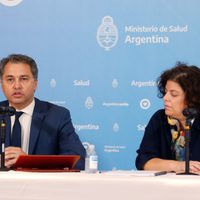 Lo viste todo el tiempo, pero no sabías que habría sido la persona encargada de vacunar a Duhalde