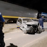 Alcoholizado al volante: perdió el control y chocó a un tren estacionado en Neuquén Capital