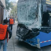 Aspirante a chofer estrella un trolebús durante su capacitación; hay tres heridos (Video)