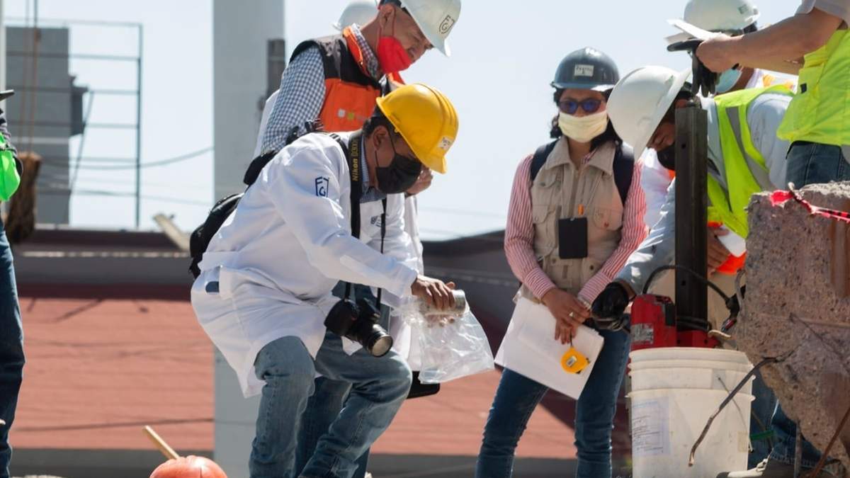 Peritajes en la zona colapsada de la Línea 12