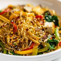 En sencillos pasos: la receta del japchae, el plato coreano favorito de V de BTS, ideal para comer con amigos