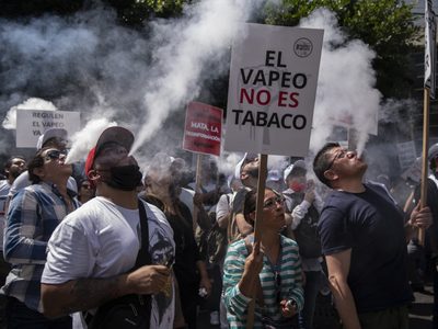 Iniciativa de salud de Sheinbaum fortalece a la Ssa y va contra vapeadores