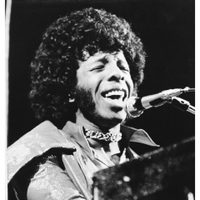 Sly Stone, líder de los revolucionarios del funk Sly and the Family Stone, muere a los 82 años