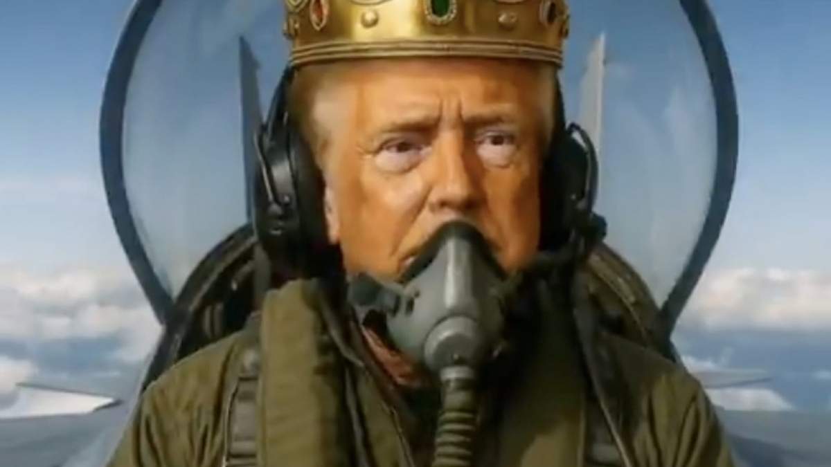 El presidente de Estados Unidos, Donald Trump, difundió un video generado por inteligencia artificial en el que aparece pilotando un avión denominado “Rey Trump”