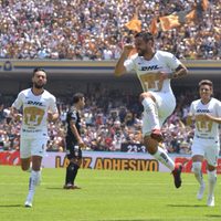Los Pumas ganan 5-3 al Necaxa y son líderes