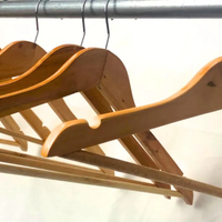No gastes en muebles caros: con perchas viejas, hacé esta mesa de arrime con tus propias manos y sin herramientas