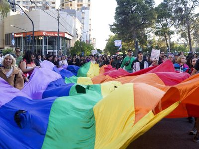 Diversidad de colores y el reclamo por la igualdad en la nutrida Marcha por el Orgullo