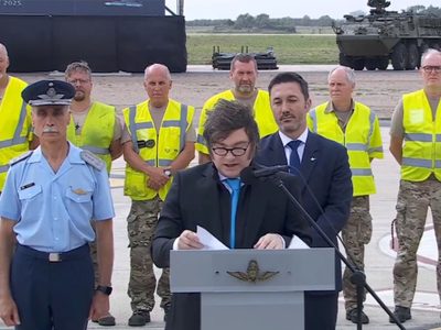 Duro cruce al kirchnerismo en Córdoba: Milei presentó los F-16 y habló de “soberanía”