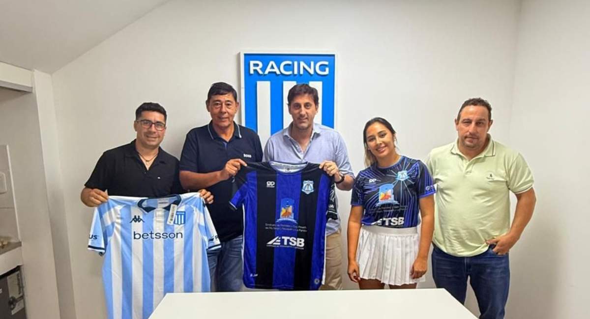 Diego Milito, presidente de Racing y Marcelo Rucci, referente de Deportivo Rincón. Fuente: (Petroleros)