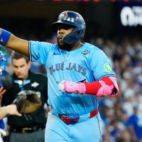 Vlady Jr. dispara jonrón ante Ohtani y Azulejos empatan Serie Mundial con victoria sobre Dodgers