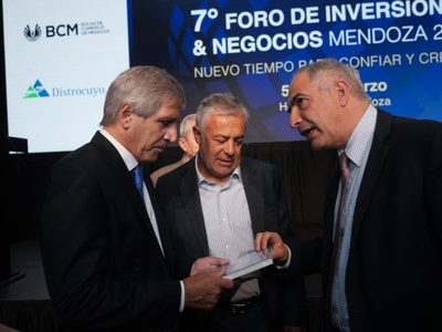 El premio consuelo que celebró Alfredo Cornejo y despertó críticas