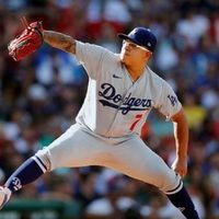 Julio Urías es invitado a los entrenamientos de Tomateros de Culiacán