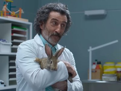La serie española con Luis Zahera que es ideal para ver este finde en familia y que lidera el ranking en Netflix