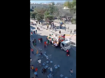 Pánico y estampida por supuesta balacera en desfile de Linares; esto ocurrió, según el alcalde