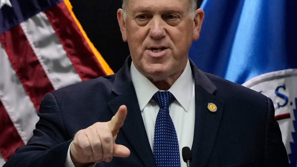 El zar fronterizo estadounidense Tom Homan en conferencia de prensa en Minneapolis el 29 de enero del 2026