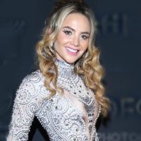 "¡Lo muestra todo!" Ximena Córdoba abrió su bata y dejó al descubierto sus encantos