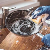 El secreto de las abuelas para dejar tus sartenes impecables con solo 5 ingredientes fáciles de conseguir
