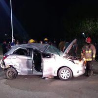 Fuerte choque y vuelco en Plottier: hay tres heridos