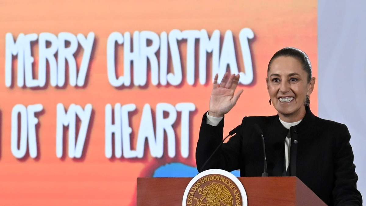 Al final de la conferencia mañanera sonó la canción "Feliz Navidad" de José Feliciano