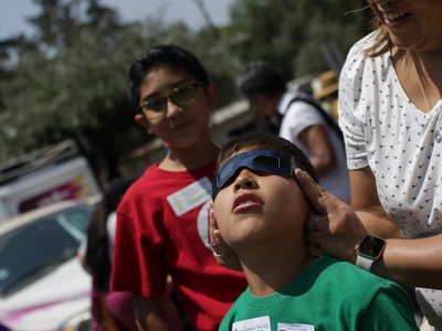 Tras eclipse solar, búsquedas por “dolor de ojos” aumentaron en Google